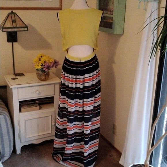Lush Maxi  Dress with Open Back - Picture 6 of 14